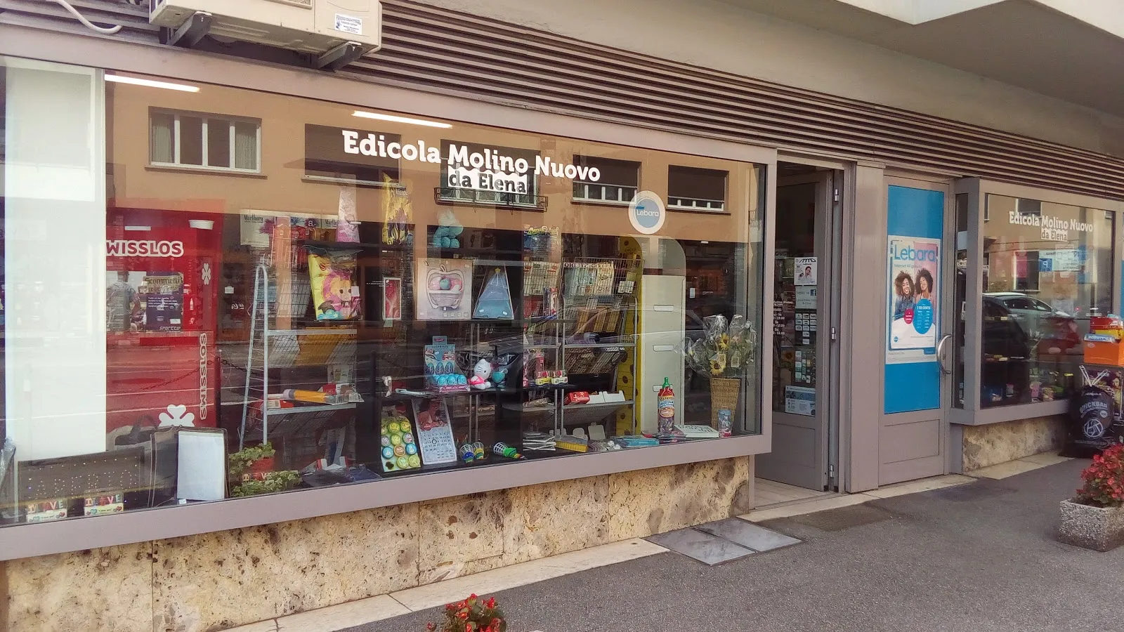 Edicola Molino Nuovo di Bottoni Elena is a versatile and welcoming establishment, catering to a variety of daily needs and whims. A modern hub for both local and visiting customers, the business offers a convenient document printing service, equipped to handle files directly from a flash drive. With the option to print vibrant colour pages, patrons find it a reliable resource for their printing requirements, at a competitive price of 1 fr per page.