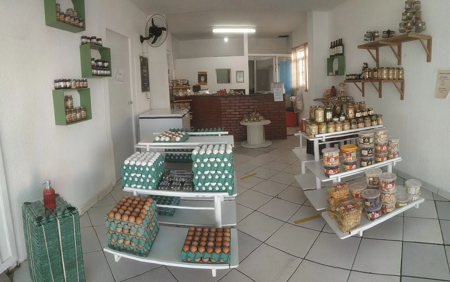 Ultimately, CARLOS OVOS stands as a testament to pure, fresh, and naturally delicious eggs, securing its place as a staple for those who prioritize quality in their kitchens. It invites both longtime fans and newcomers alike to partake in the simple pleasure of eggs done exceptionally well. Description by ChatGPT.