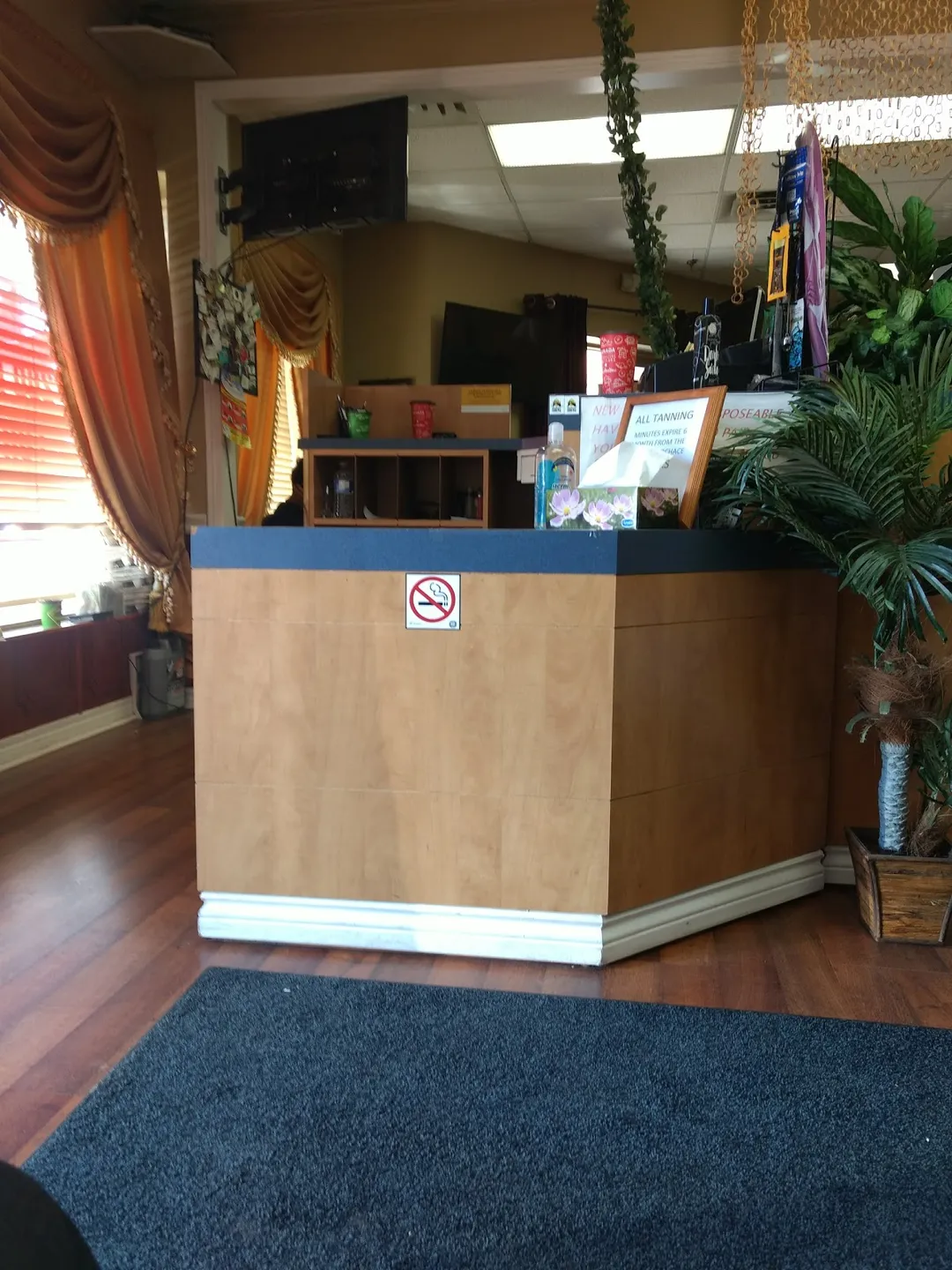 Men seeking a smart, refined look find their haven here, with excellent hair cutting services delivered at very reasonable prices. Praised as a modern-day, friendly barber shop, Fadi's is recognized for its meticulous attention to detail and personal touch. Each stylist ensures that you're not only content but delighted with your cut or style every step of the way, delivering a personalized experience without compromising on value.