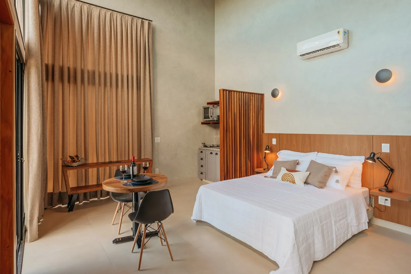 Whether seeking a tranquil getaway or a delightful family vacation, Solar da Mata Chalés Exclusivos is a premier choice that comes highly recommended by past guests. Its serene atmosphere, combined with exquisite accommodations and flawless service, assures a return visit is not a matter of "if," but "when." Description by ChatGPT.