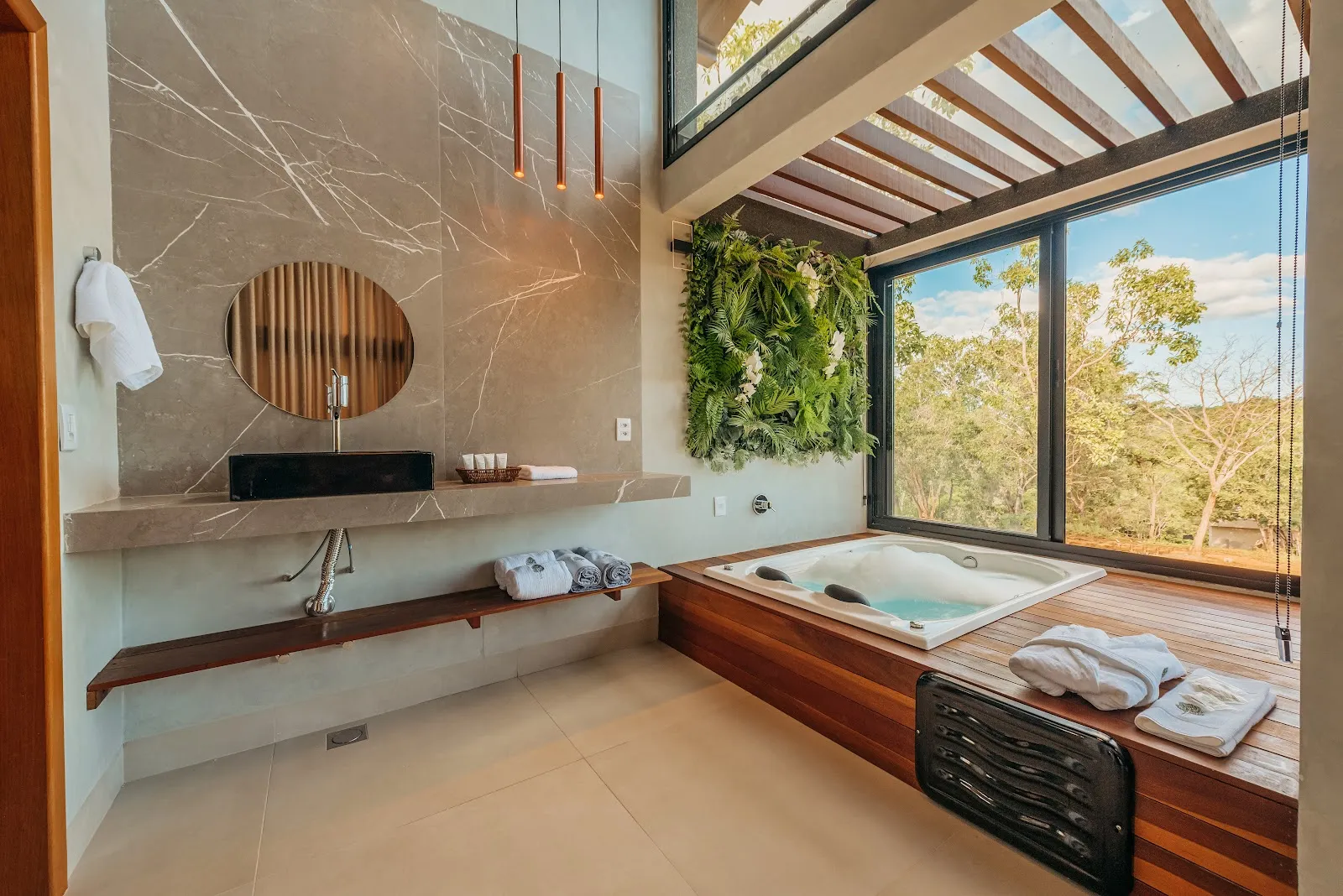 Each chalet is a haven of comfort, equipped with premium towels, bed linens, hydromassage facilities, and showers that guests describe as excellent. Consistently praised for its cleanliness, Solar da Mata Chalés Exclusivos ensures that every element of your stay is held to the highest standard, with new and supremely quality accessories, including cozy bathrobes, to wrap you in luxury.