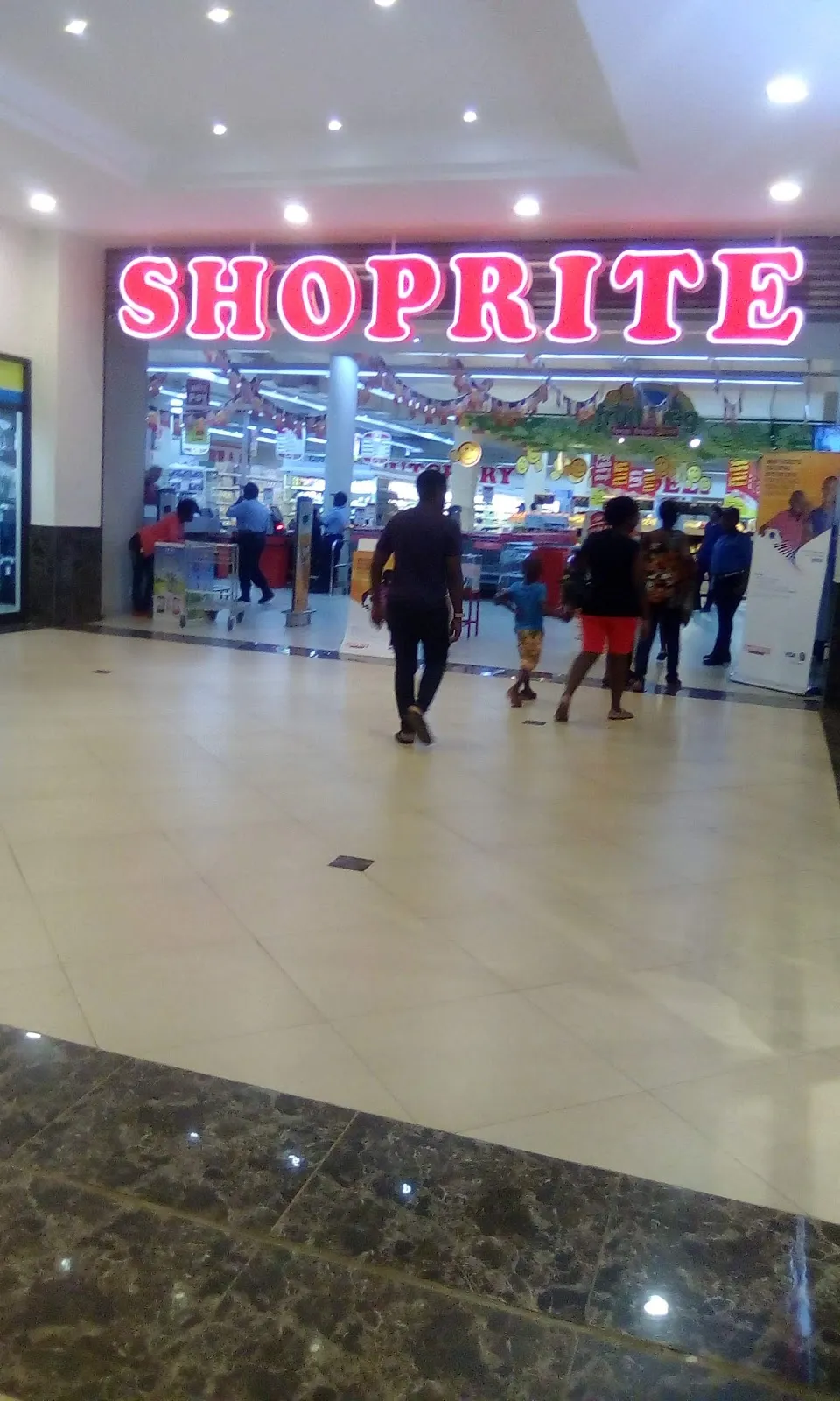 At Shoprite Victoria Mall, meticulous organization and a diverse range of products mark the shopping experience. Even though the dynamic atmosphere is complemented by a cool ambiance, which enhances the shopping pleasure, the customer service team remains always at the ready, albeit with a relaxed pace, ensuring personalized attention in the cafeteria and beyond. Here, you can trust in finding not just low prices, but a retail partner invested in offering upper echelon service and community involvement. Description by ChatGPT.