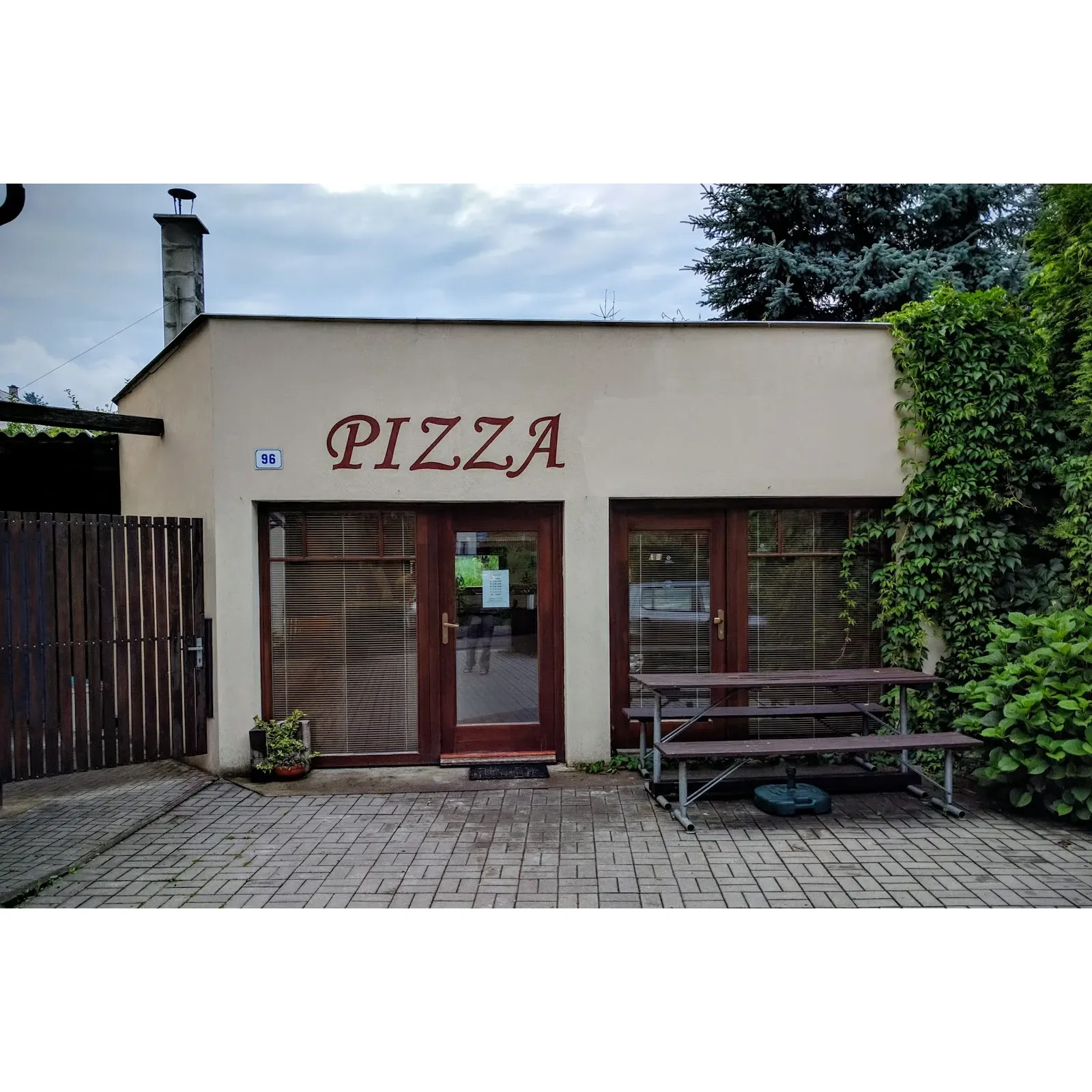 In all, Pizzařství.cz Skalice appears to be a destination for those seeking a superior take on classic and inventive pizzas, with a few touches in the customer service department that could enhance the overall dining experience. Description by ChatGPT.