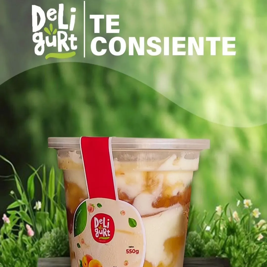 Elaboración y distribución al mayor de yogurt 100% natural con trozos de frutas.