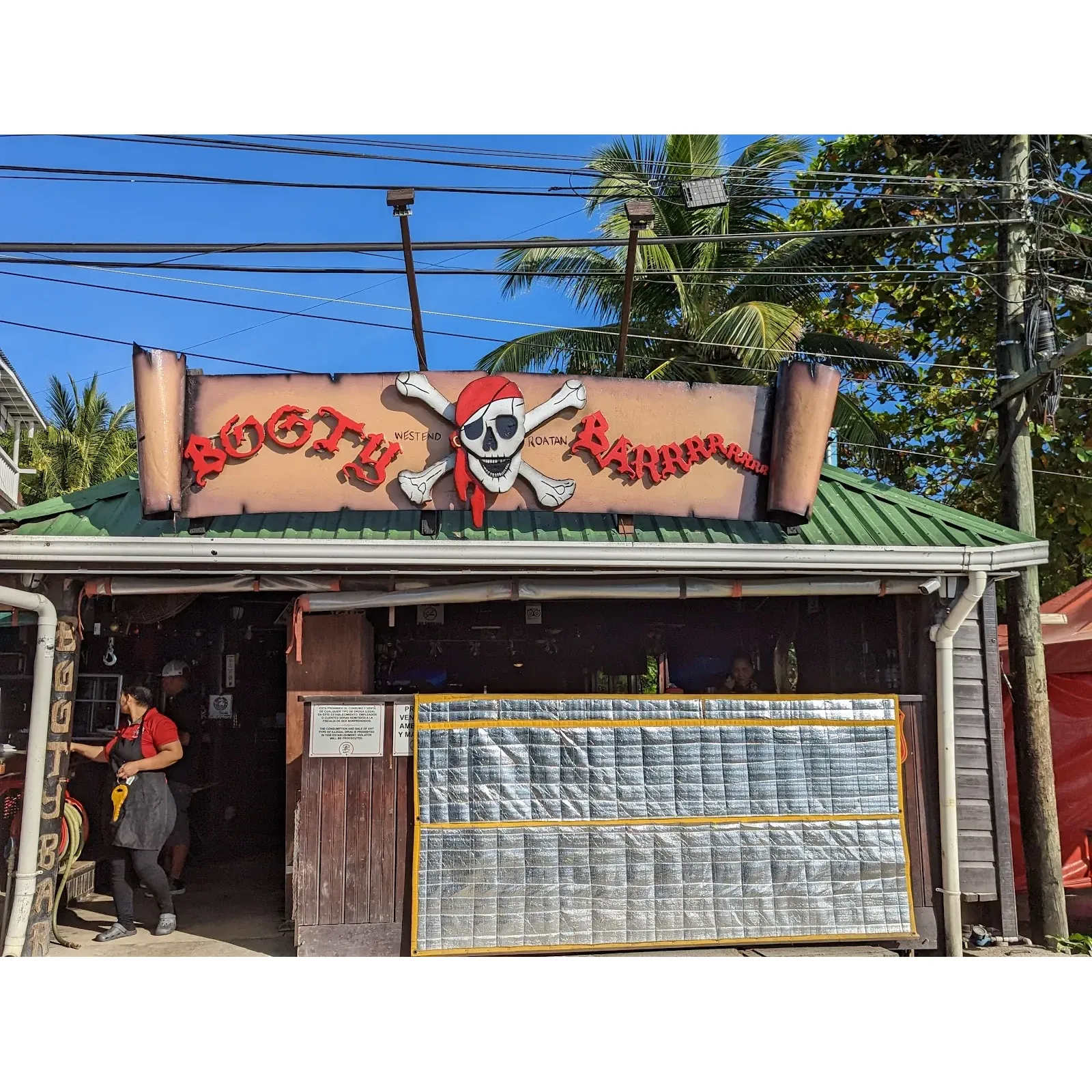 Don't miss the chance to experience the renowned Happy Hour, where you'll find unbeatable drink specials - an ideal accompaniment to the fan-favorite wings that add the perfect spicy kick to your beachfront revelry.