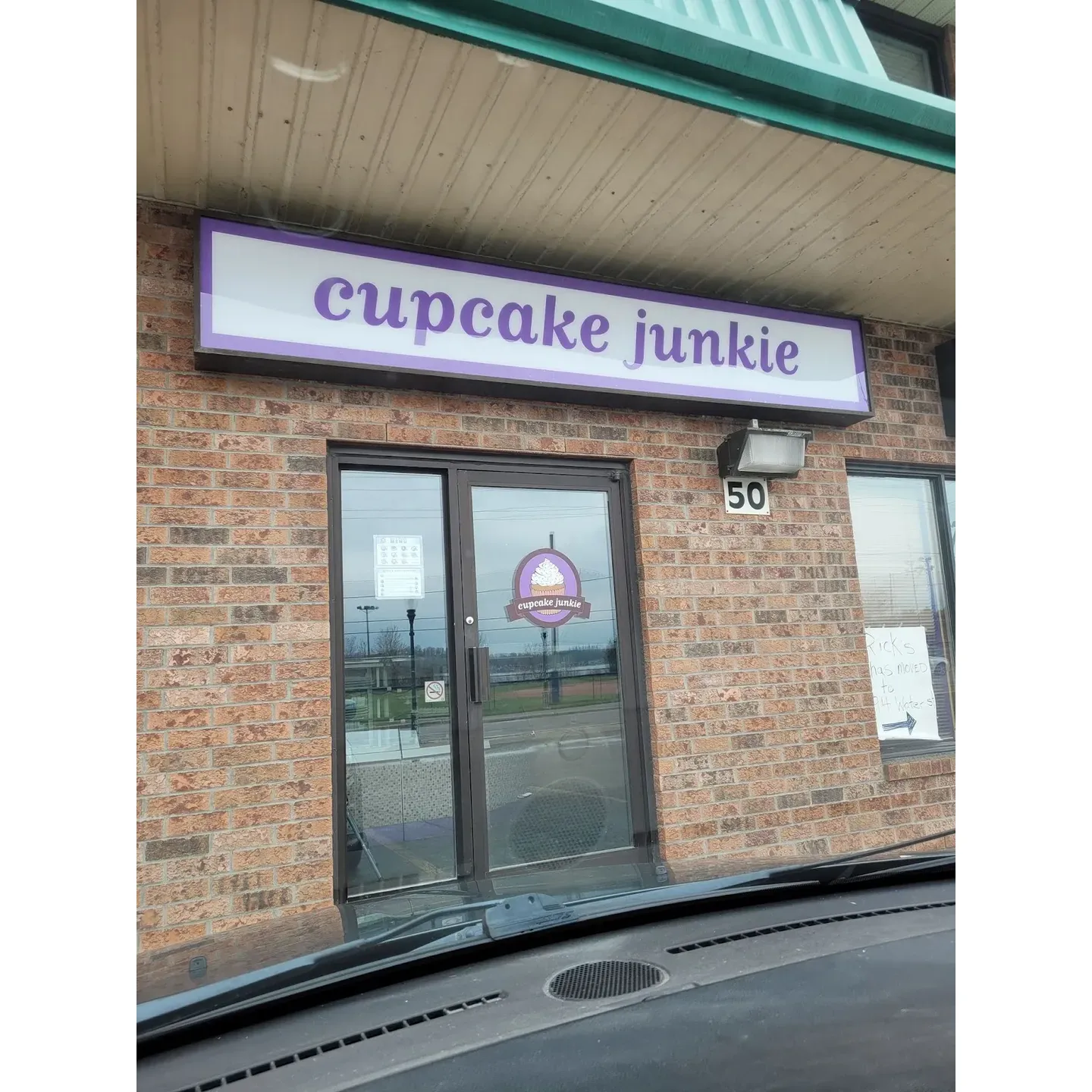 Whether it's your first time or your next return visit, Cupcake Junkie in Port Perry is dedicated to making your trip memorable with their exceptional treats and inviting ambiance. Description by ChatGPT.