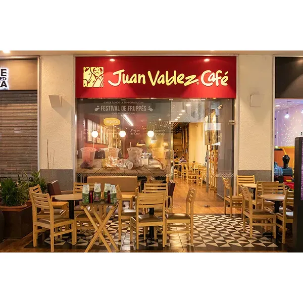 Juan Valdez Café at Multiplaza stands as a testament to the art of fine coffee in a serene and modern setting, making it the ideal locale for coffee aficionados and anyone in need of a delightful pause in their day. Description by ChatGPT.