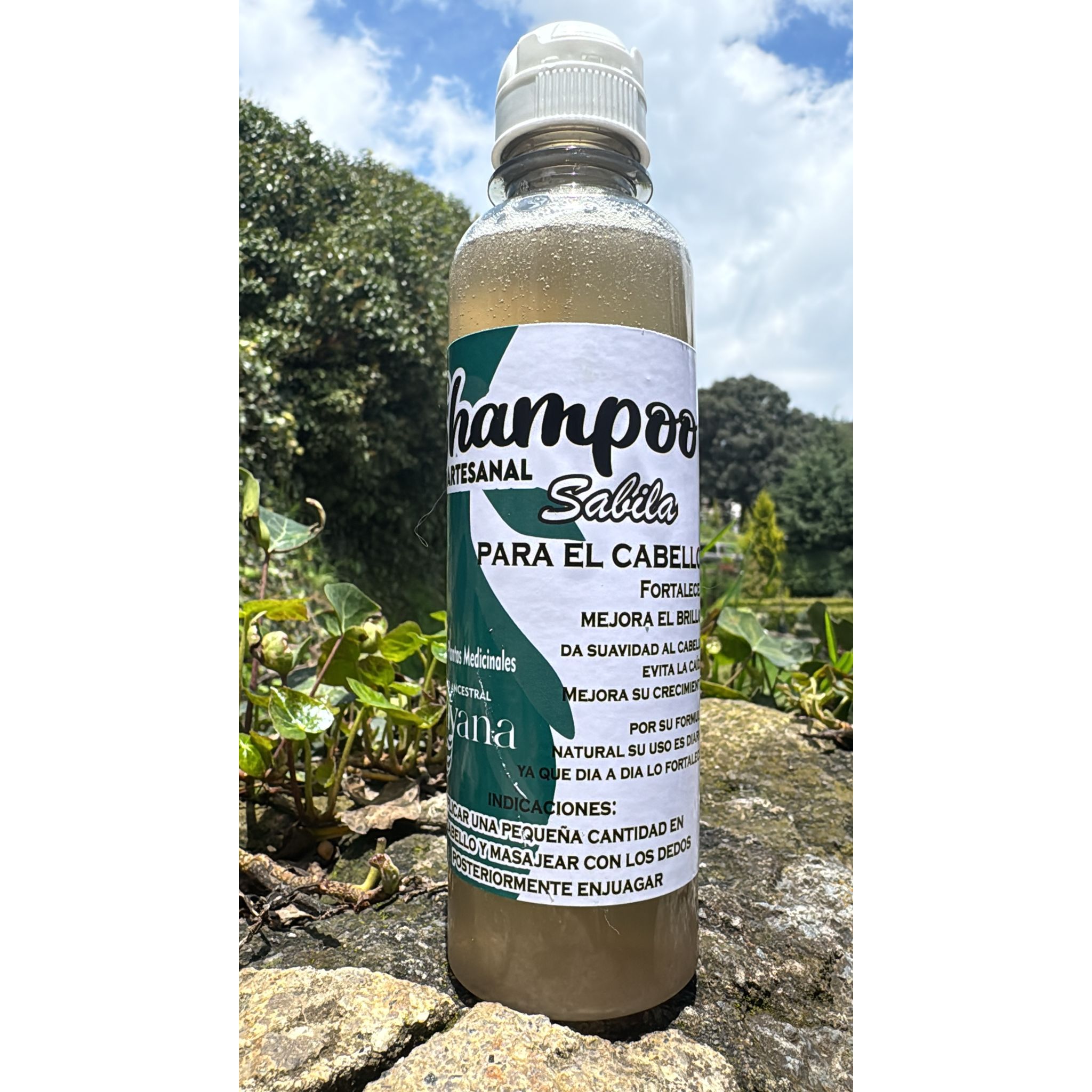 Are you looking for healthy hair full of life? With the ITZAYANA-Artisanal Shampoo from Sábila, your search is over. This shampoo, made with Mexican love and wisdom, is the perfect solution to revitalize and care for your hair in a natural way.
