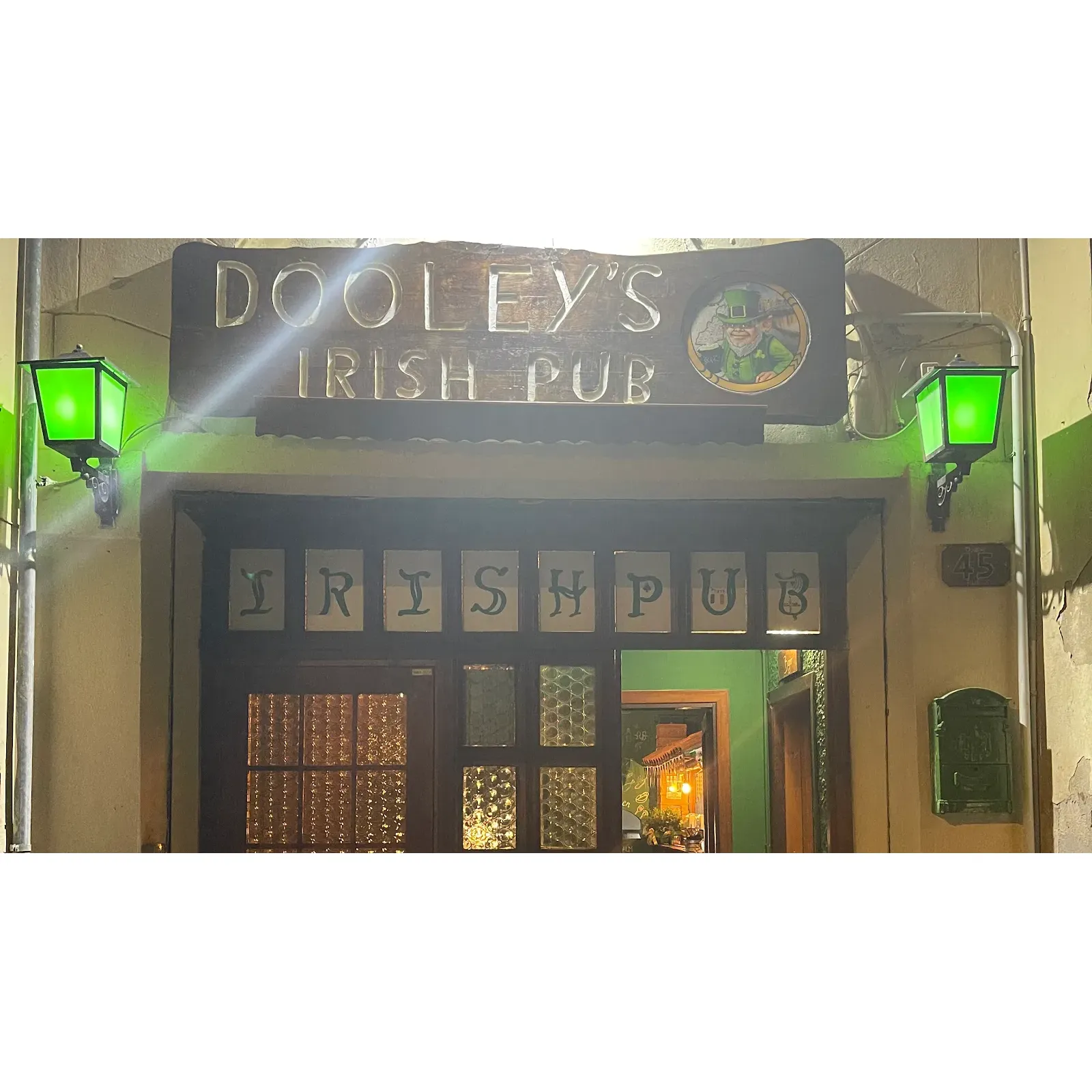 Dooley's hosts special events like the much-anticipated Wednesday evenings featuring discounted spritzes, which come highly recommended. With an emphasis on affordability, patrons are encouraged to enjoy the pub's offerings without concern for excessive spending—a sentiment echoed in the ecstatic feedback about pricing.