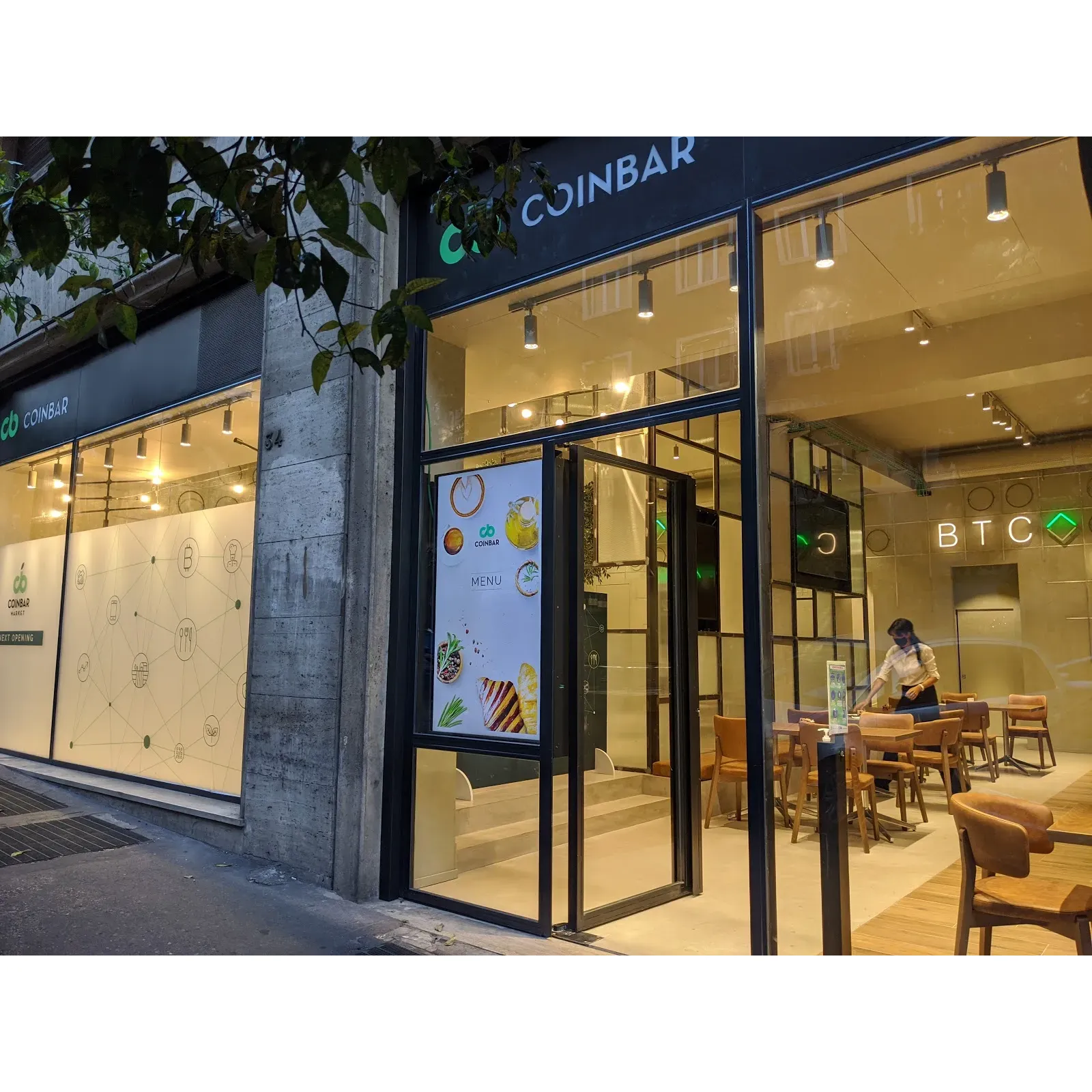 Coinbar Roma - Barberini is more than a food destination; it's a contemporary retreat for both locals and travelers who value quality fare, personable service, and a forward-thinking approach to dining. Description by ChatGPT.