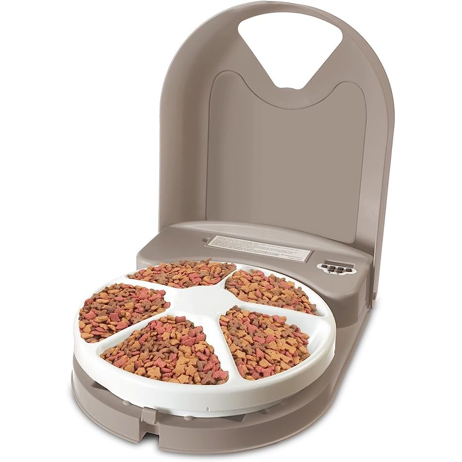 The PetSafe Automatic Dog Feeder is a convenient and reliable way to ensure your furry friends are fed on time, even when you're not around. With the capacity to hold up to 40 ounces of dry food, this feeder is perfect for multiple pets or for longer periods of time without needing a refill.