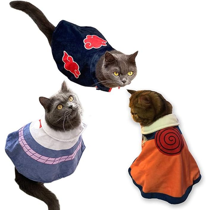 Give your furry friend a stylish and adorable look with this cat cape made of high-quality short plush. The light and breathable material ensures that your pet stays comfortable while wearing this cute costume, perfect for Halloween or any occasion.