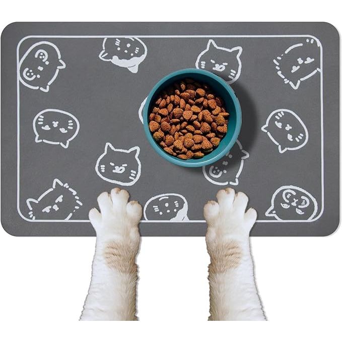 Introducing our super absorbent cat feeding mat, designed to prevent water spills and keep both paws and floors dry and fresh. Perfect for messy drinkers, this mat is a must-have for any pet owner looking to maintain a clean feeding area for their furry friend.