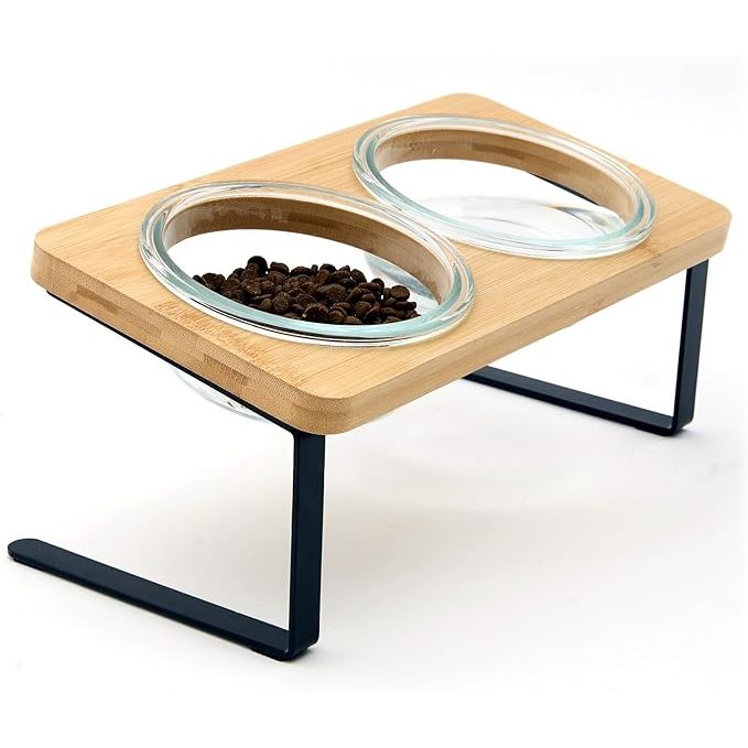 Lawfery Elevated Cat Bowls are designed to provide a comfortable and convenient feeding experience for cats and puppies. The set includes 2 glass cat bowls that are placed on a bamboo board, which is supported by a sturdy metal stand. The 15° tilted design of the bowls helps to reduce neck strain and improve digestion for your furry friend.