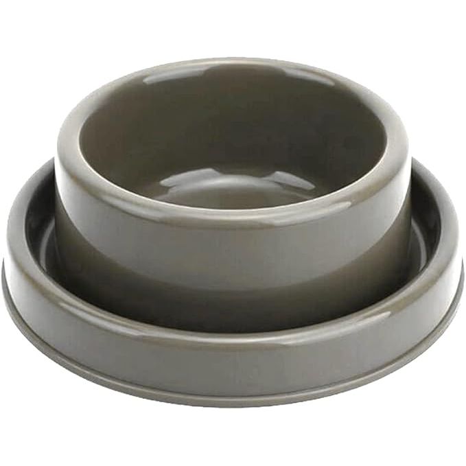 The smooth rim of this pet bowl ensures safety for your furry friends while using it. With its stable design, there's no need to worry about spills or tipping over. Made from an improved baby bottle material, this bowl is not only environmentally friendly but also durable, guaranteeing a long lifespan for your pet's feeding needs.