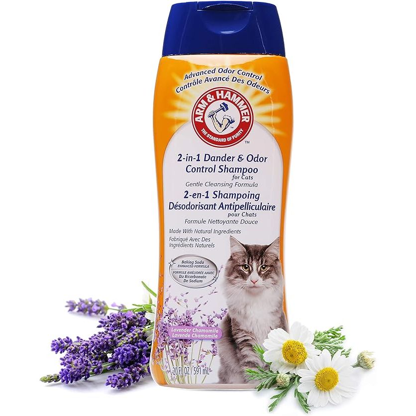 Arm & Hammer 2-in-1 Deodorizing & Dander Reducing Shampoo for Cats is a versatile solution for cat owners looking to reduce dander and unpleasant odors in their pet's fur. This shampoo contains baking soda, known for its natural deodorizing properties, which helps to eliminate odors and refresh your cat's coat.