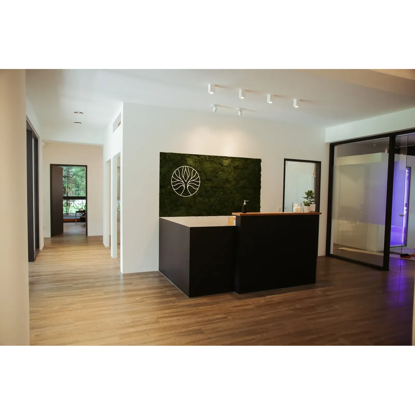 Clients feel valued and motivated throughout their journey to recovery, as MOJO offers an environment where one can comfortably transition between exercises either barefoot or in socks, enhancing the physical connection to the healing space. The modern amenities such as pristine and accessible toilet facilities contribute to the overall positive client experience.