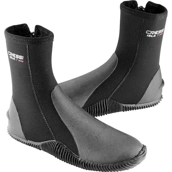 The Cressi Adult Unisex Crew Water Boots are a versatile and durable option for water sports enthusiasts. These boots are designed in Italy by Cressi, a trusted brand known for their high-quality diving and snorkeling equipment.