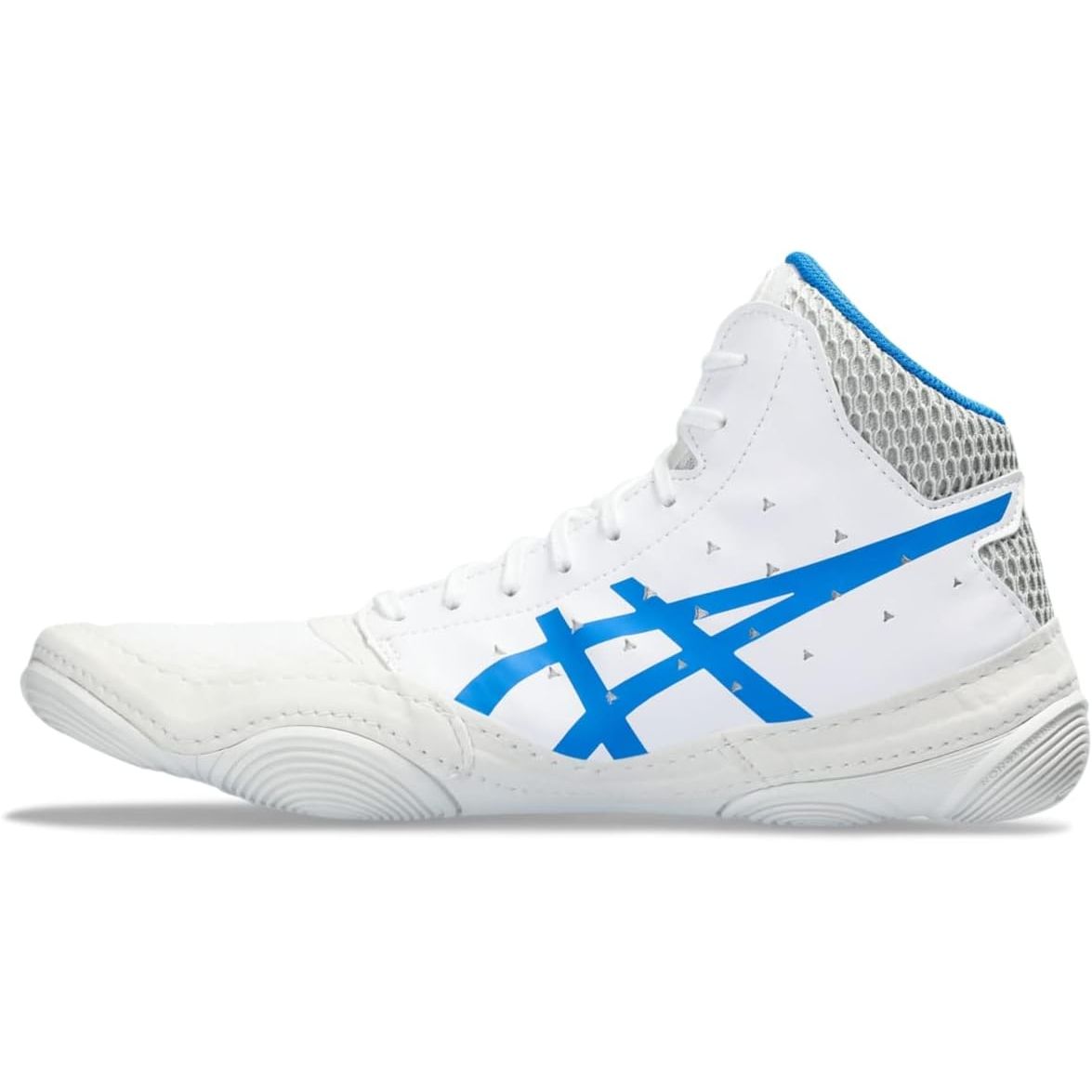 The ASICS Men's Snapdown 3 Wrestling Shoes are designed specifically for wrestling, offering the support and traction needed for this sport. The shoes feature a traditional lace-up design with a high ankle collar for added stability and protection.