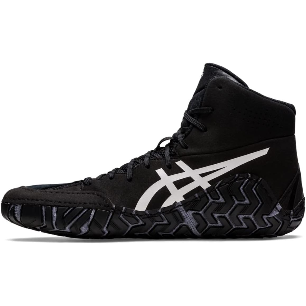 The ASICS Men's Aggressor 5 Wrestling Shoes are designed to provide wrestlers with the support and stability they need during matches. These shoes feature a high-top design and a lace-up closure for a secure fit. The upper is made of synthetic and mesh materials for breathability and flexibility while wrestling.