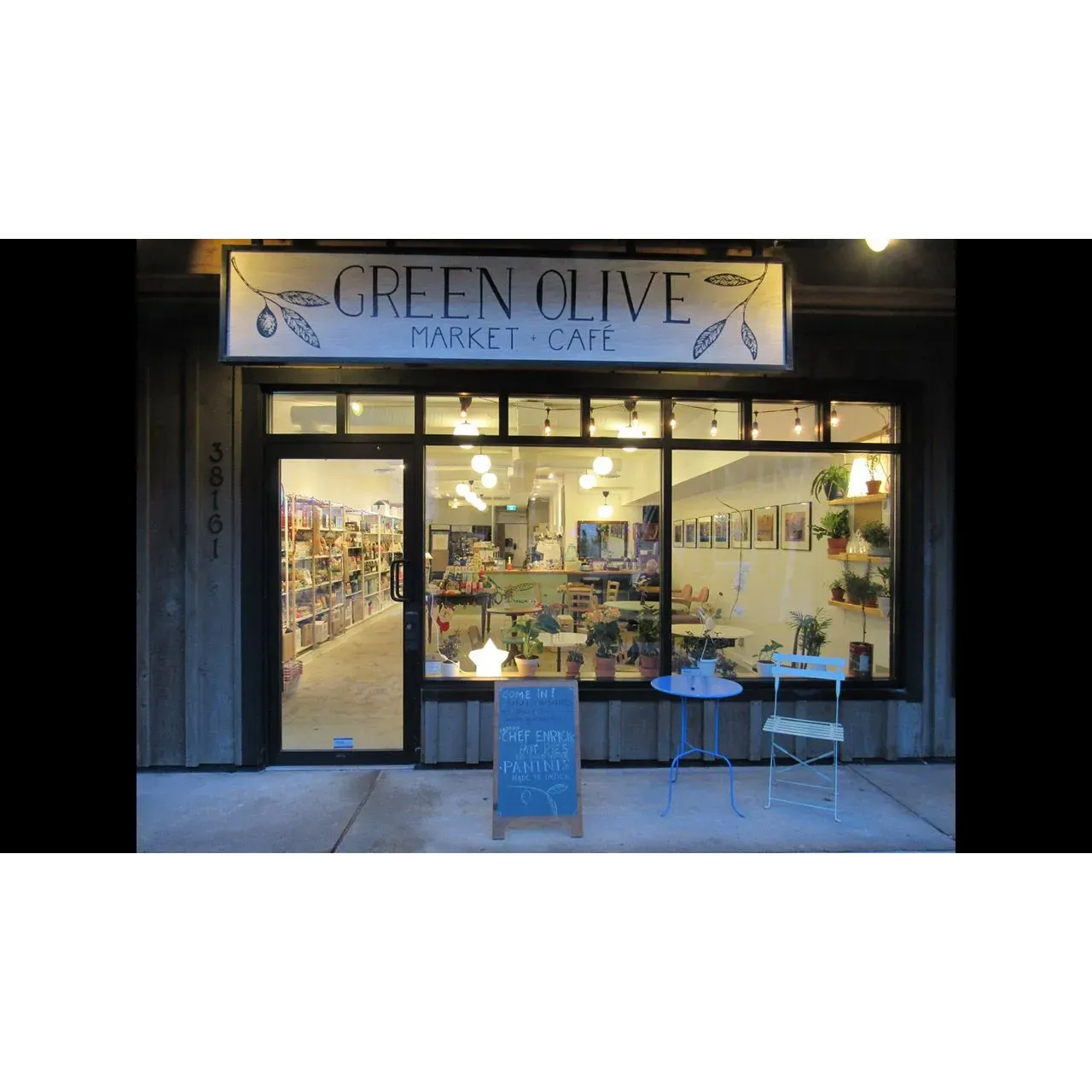 Green Olive Market and Cafe, a delightful culinary stop, is your go-to destination for a thrilling gastronomic experience. A favorite among locals and travelers alike, this cafe takes pride in serving sumptuous dishes and beverages that cater to a variety of palates.