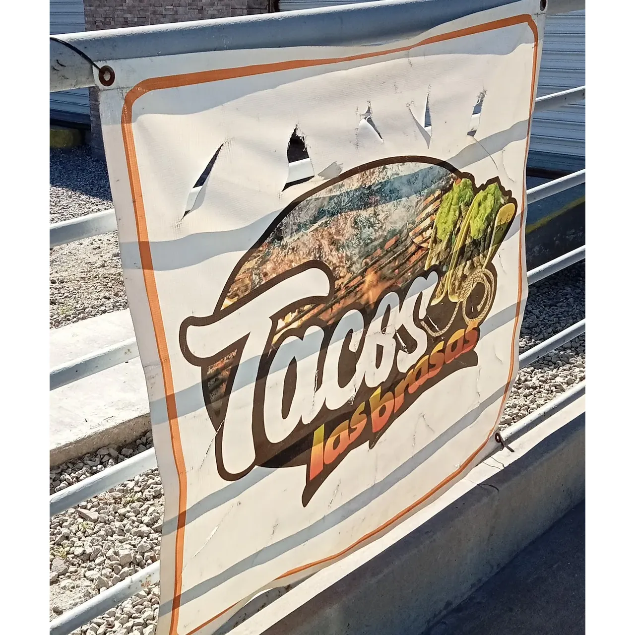 Tacos Las Brasas is a popular taco stand located in Playa Encantada, Playas de Rosarito, Baja California, Mexico. Situated on Blvd. Popotla 3009, this local eatery is known for serving up delicious and authentic Mexican street tacos at affordable prices.