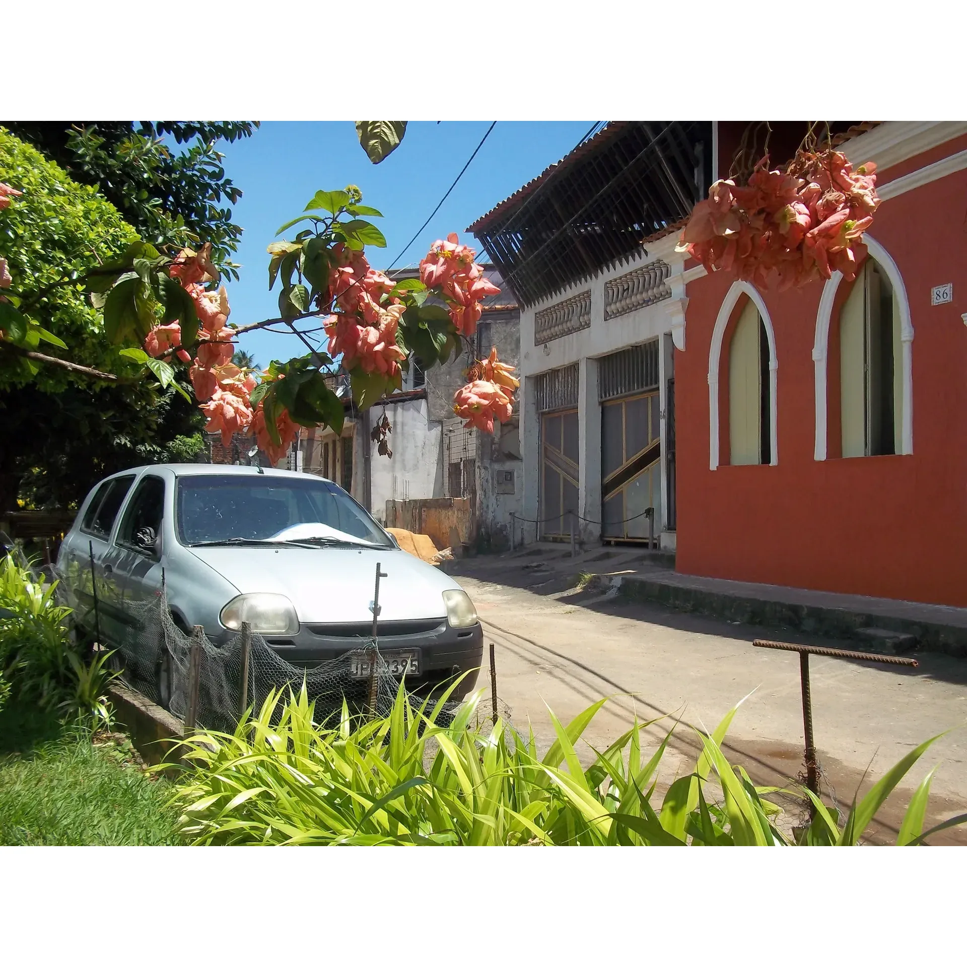 Hospedaria Morada Simão Mota is a charming guesthouse located in Salvador, Brazil. Situated in the Engenho Velho de Brotas neighborhood, the guesthouse offers comfortable and affordable accommodation for travelers looking to experience the vibrant culture and history of Salvador. The property is conveniently located near the city center and many popular attractions, making it a great choice for those looking to explore the area.

Guests can enjoy spacious and well-appointed rooms, as well as a range of amenities including free Wi-Fi, a shared lounge area, and a delicious breakfast served daily. The friendly and attentive staff at Hospedaria Morada Simão Mota are dedicated to ensuring a pleasant stay for all guests, offering tips on local attractions, restaurants, and activities. With its convenient location, comfortable accommodations, and welcoming atmosphere, Hospedaria Morada Simão Mota is a great choice for travelers looking to experience the beauty and culture of Salvador, Brazil. Description by ChatGPT.