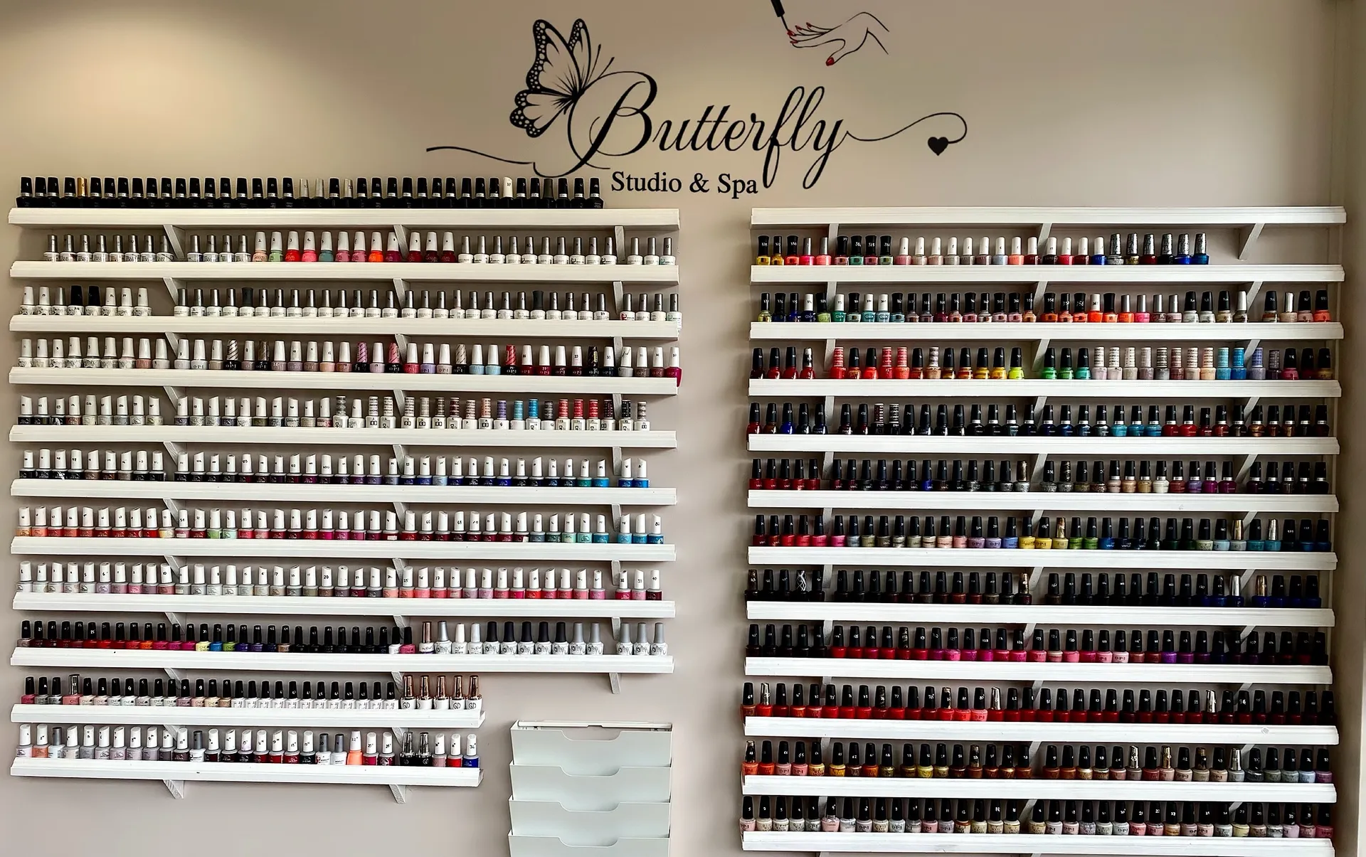 Butterfly Beauty Salon on West Broadway emerges as a cherished destination for those seeking impeccable nail services in Vancouver. With a dedicated and friendly staff including the highly skilled Emma, who is often praised for her attention to detail and the ability to craft beautiful and perfect manicures, the salon has cultivated a loyal clientele. Patrons frequently commend the salon for its ability to flawlessly recreate sought-after internet trends, especially intricate designs like ombré nail art. 