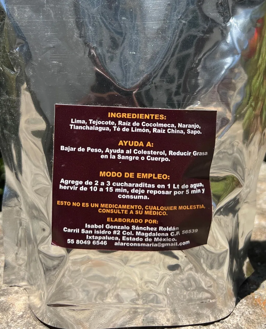 Discover the Weight Loss Infusion, an exquisite blend of natural ingredients that will accompany you on your path to a healthier lifestyle. This infusion has been carefully crafted to help you lose weight and reduce cholesterol, thanks to its unique properties.Natural Ingredients and Their Benefits: Lime: Known for its detoxifying effects, it helps eliminate toxins from the body. Tejocote: Promotes digestion and is an ally in the reduction of body fat. Cocolmeca Root: Traditionally used to regulate cholesterol and improve cardiovascular health. Tanchalagua: Helps speed up metabolism, promoting fat burning. Lemon Tea: Known for its digestive properties and its ability to satiate hunger. Chinese Root: An excellent purifier that improves circulation. Toad: Helps regulate blood sugar levels.Benefits That Transform Your Life: Supports weight loss naturally. It helps lower cholesterol and improve heart health. It promotes the reduction of fat in the blood, contributing to a healthier body.