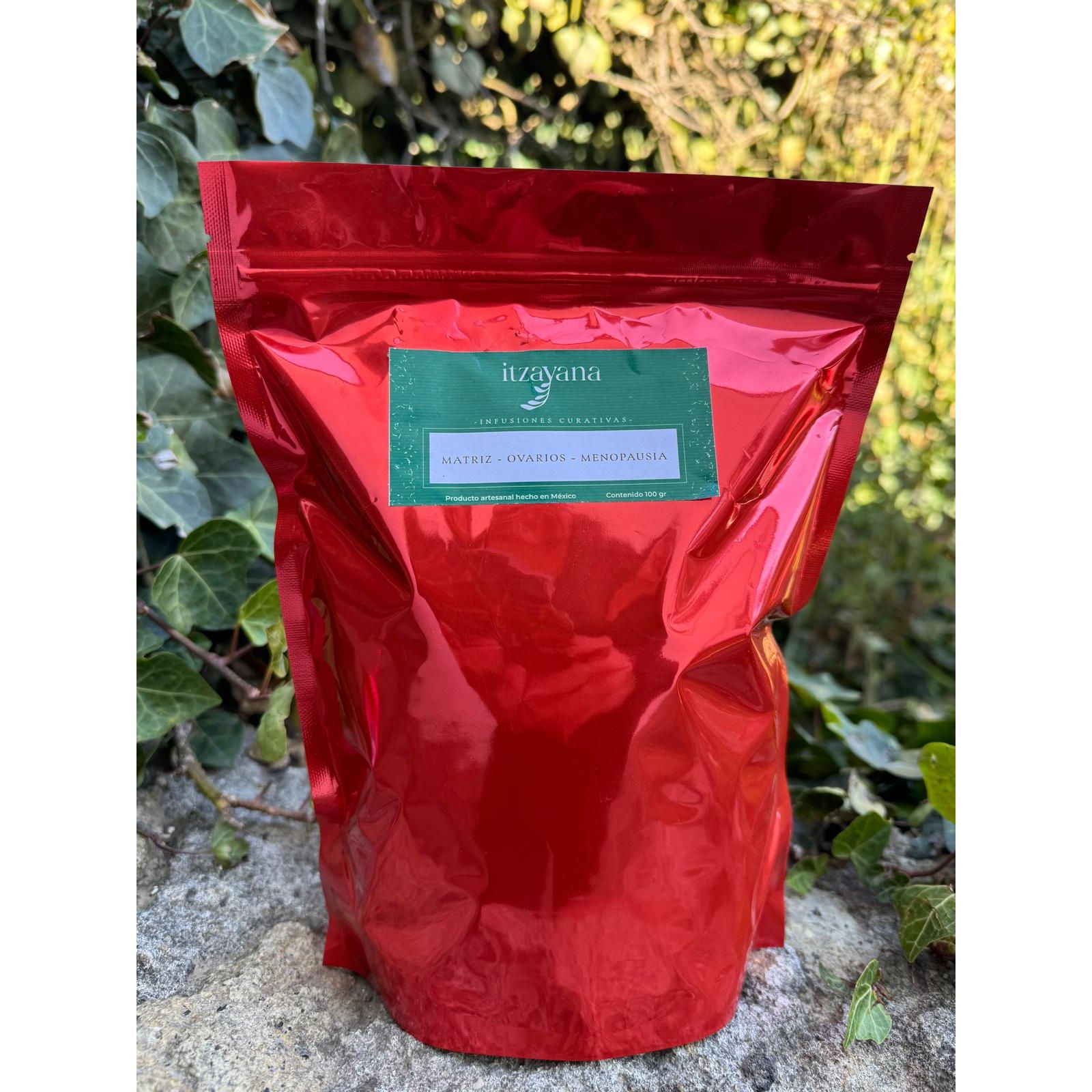 Discover the OVARIES MENOPAUSE MATRIX INFUSION, a natural ally designed to support your well-being during menopause! This infusion combines a selection of powerful ingredients that have been used in traditional Mexican medicine to improve women's health.