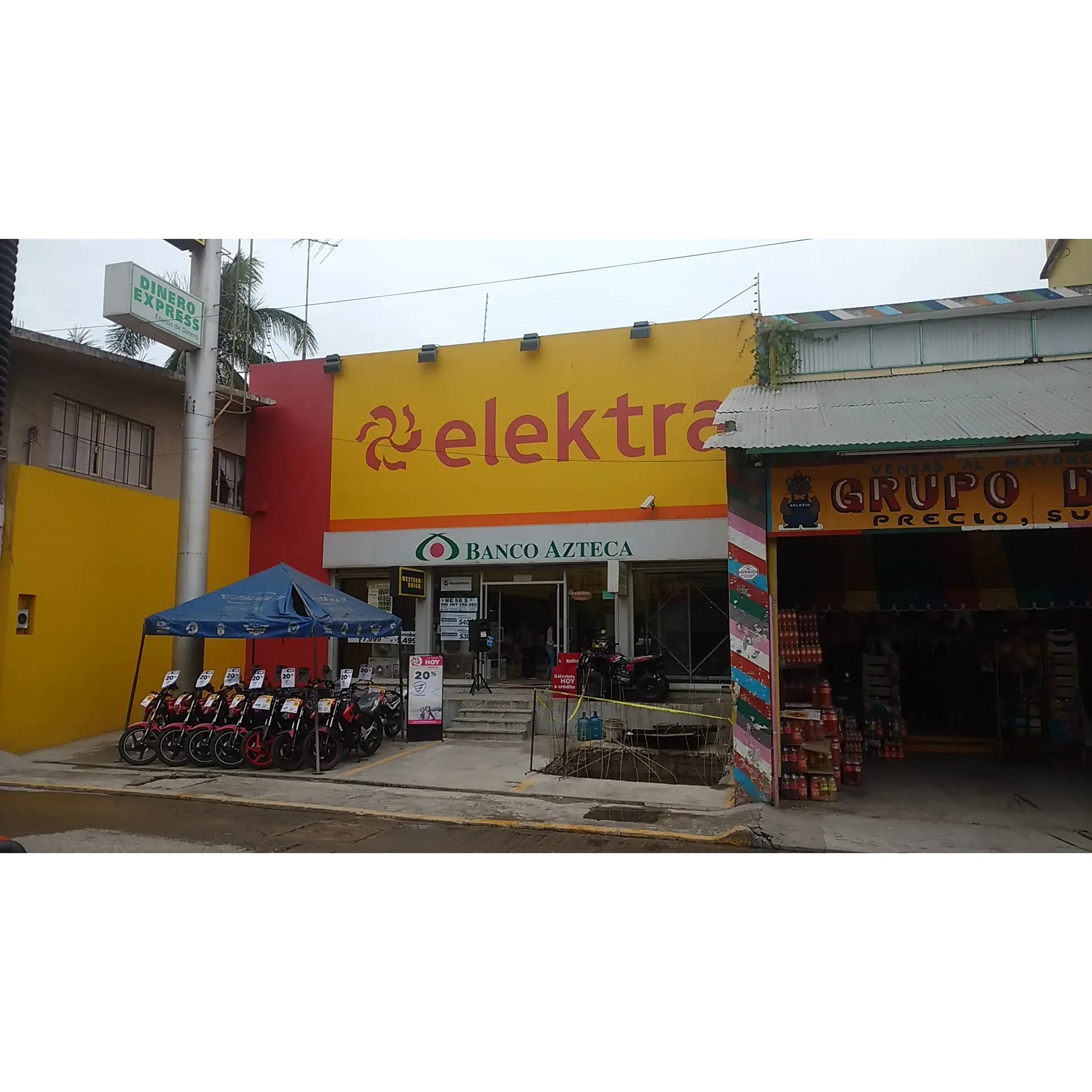 Elektra Veracruz Gutierrez Zamora is a premier destination for shoppers seeking a wide variety of household items and the latest in home electronics. Renowned for offering an impressive selection, this store prides itself on providing very good service to each customer that walks through its doors.

Upon visiting Elektra Veracruz Gutierrez Zamora, customers are consistently met with a friendly and welcoming atmosphere, making their shopping experience genuinely comfortable and enjoyable. The team of attentive associates is always at hand, ready to guide and assist with unparalleled efficiency, ensuring that every visit is as convenient as possible.

With a commitment to maintaining all hygiene measures, the store ensures a safe and clean shopping environment that customers truly appreciate. This detail-oriented approach has won the admiration of clientele who value a retail space that puts their well-being at the forefront.

Moreover, Elektra Veracruz Gutierrez Zamora is synonymous with speed, as many shoppers express their satisfaction with the swift service they experience. The store's reputation for prompt attention means that every transaction is handled with both professionalism and expedience, a combination that is highly sought after in today's bustling world.

The blend of a cozy ambiance, rapid service, and a broad spectrum of quality appliances and electronic goods makes Elektra Veracruz Gutierrez Zamora an exceptional venue for customers aiming to find all they need under one roof. Whether outfitting a home with essentials or seeking the newest gadgets, this store stands as a sterling example of retail excellence. Description by ChatGPT.