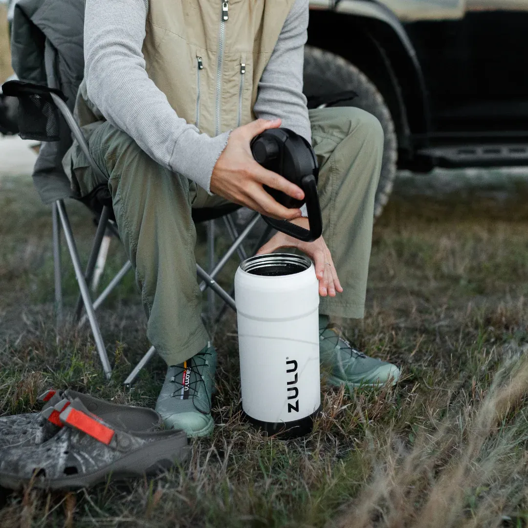 2 SPOUTS: With both straw and chug spouts, effortlessly switch between sipping styles to match your preference. Plus, our threaded closure lid ensures 100% leak-proof performance, providing peace of mind wherever your adventures take you.