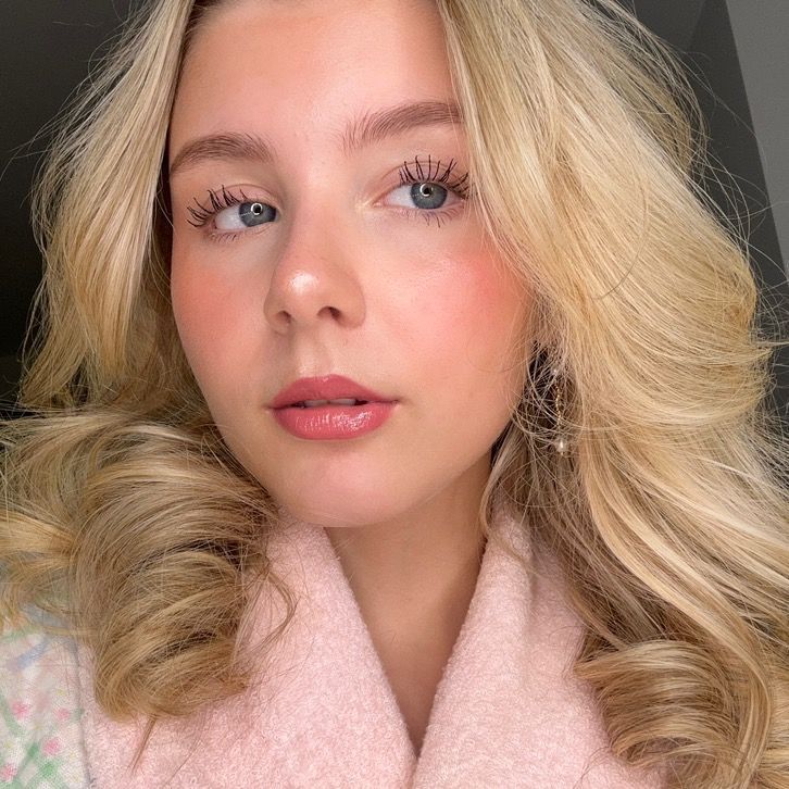 Eqqualberry Baby Cheek Purple PDRN Pure Minimizing Serum is a viral Korean skincare product featured for its effectiveness in minimizing pores and improving skin texture. It is often compared with other serums in the Eqqualberry line for its specific focus on smooth, 'baby cheek' skin results.