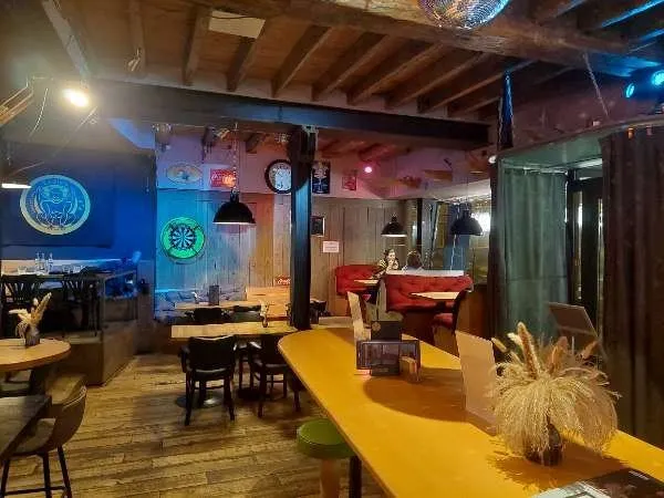 This café stands out as a delightful spot that combines a vibrant and inviting atmosphere both indoors and outdoors. Whether you choose to sit upstairs or downstairs, every corner radiates a welcoming charm. With a reputation for outstanding customer service, the multilingual staff enhance the experience by effortlessly accommodating diverse language needs and maintaining a cheerful and efficient service style.