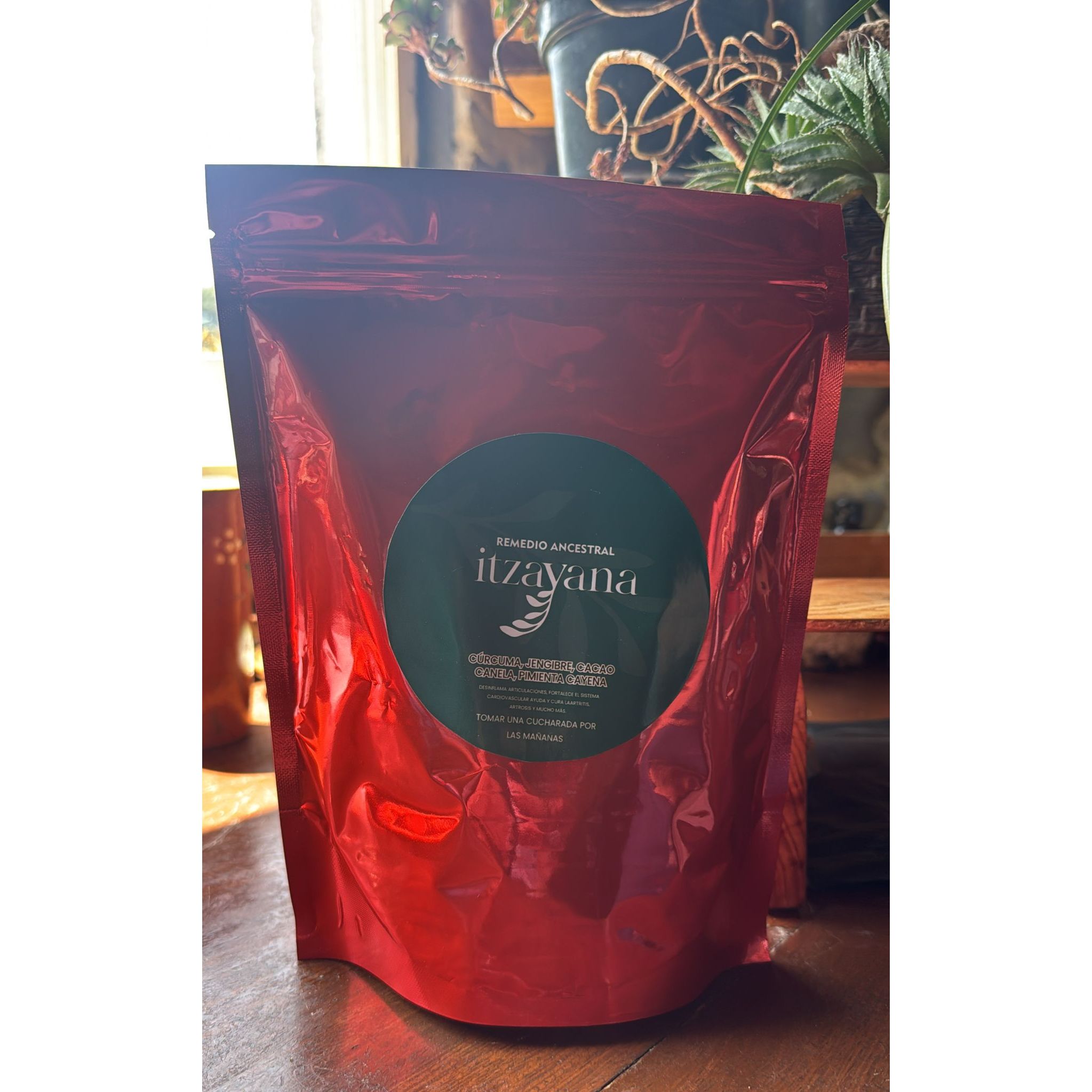 Discover ITZAYANA, the exquisite infusion that combines the richness of turmeric and cocoa, designed to provide you with comprehensive support in your well-being. This blend of natural ingredients is a tribute to the Mexican herbal tradition, perfect for those looking for a healthy and balanced lifestyle.