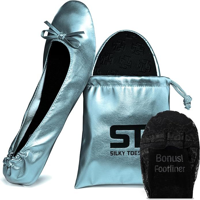 Women's foldable portable travel ballet flat roll up slipper shoes are a convenient and practical footwear option for women on the go. These shoes are designed to easily fold or roll up, making them compact and easy to fit into a travel bag or purse.