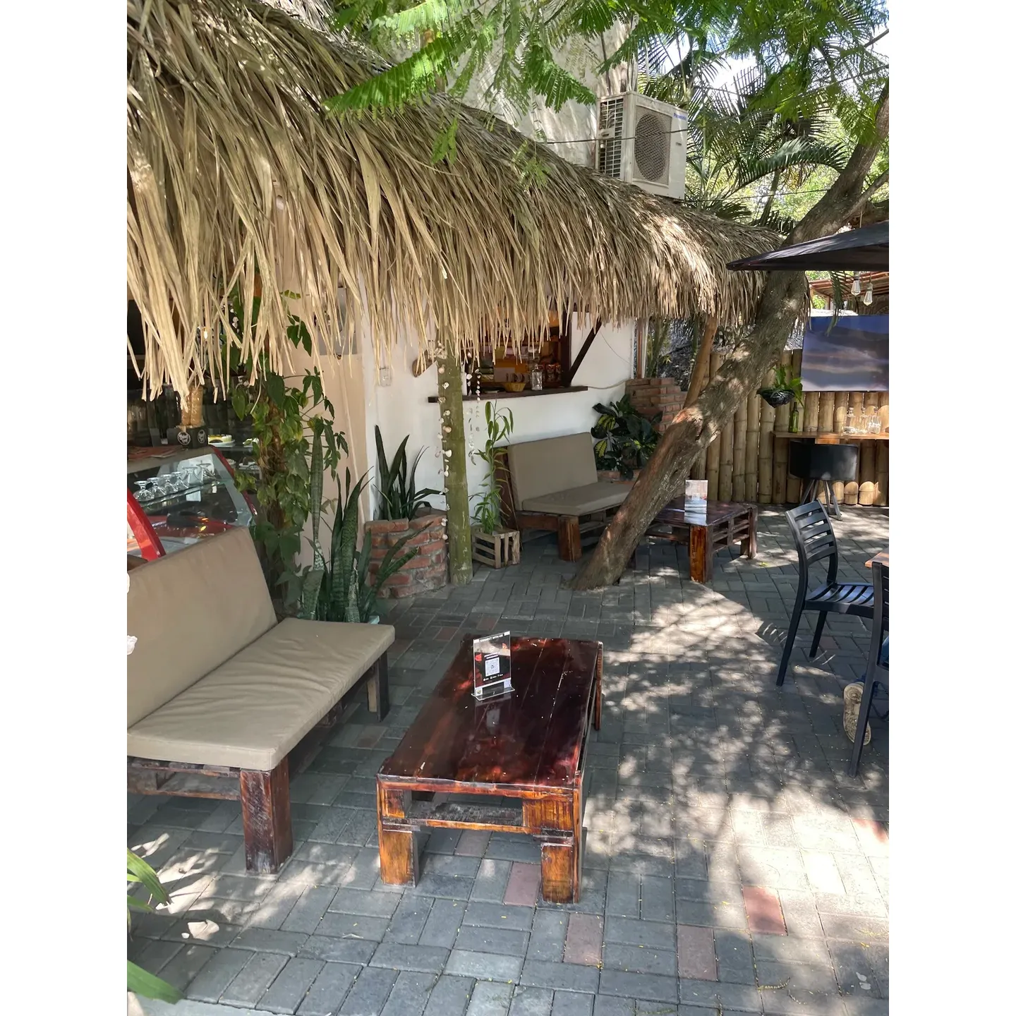 Sweet Spot Montañita offers an exquisite culinary experience that draws visitors back for more. Renowned for its incredible arepas, guests often find themselves returning to savor these delicious creations multiple times during their stay. Among the menu's highlights is the "Sweet Spot" arepa, a must-try delicacy.