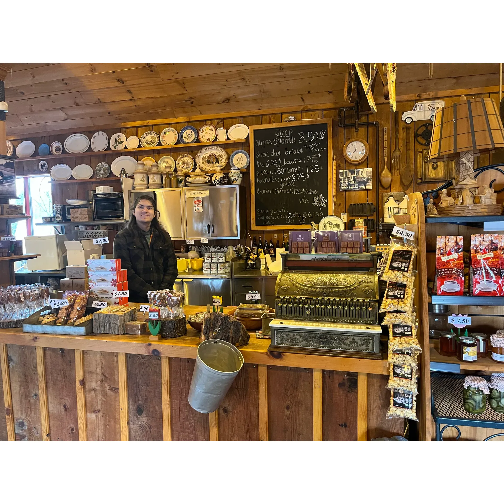 Érablière à la Feuille d’Érable, a quaint cabane à sucre located on the Rive-Sud, is a destination that offers a slice of rustic charm and personal service, making visitors feel like family. This charming establishment provides a cozy ambiance for group gatherings and medium-scale events, where guests can enjoy the authenticity of a traditional sugar shack experience. Renowned for its delightful ambiance, patrons are captivated by the unique character of the establishment, where nature meets comfort, with tree trunks extending through the tables adding to the picturesque environment.

The family-run sugar shack prides itself on its warm and attentive service, ensuring that each guest's visit is memorable. The establishment takes pride in offering a range of delectable traditional dishes that are the essence of sugar shack cuisine. While dining at Érablière à la Feuille d’Érable, guests are invited to indulge in the simplicity of hearty meals, accompanied by the option to bring their own wine and beer to complement the culinary experience.

Those with a sweet tooth may find solace in the fact that, despite the diverse opinions, many visitors have made the sugar shack a part of their yearly tradition, drawn by the delightful flavors that have changed their perceptions of sugar shack dining. Érablière à la Feuille d’Érable remains a haven for those seeking to immerse themselves in an authentic experience, enjoying the charm and personal touch that it lovingly provides to each customer. Description by ChatGPT.