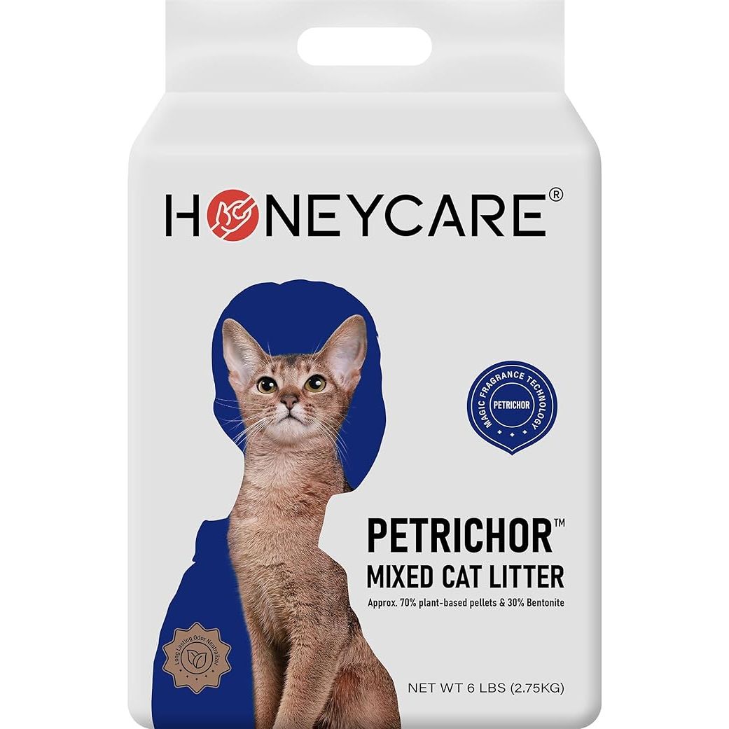 Introducing Honeycare Petrichor Cat Litter, the ultimate solution for cat owners looking to control odors and maintain a clean environment. Made from beans and Bentonite clay, this quick-clumping litter is not only efficient in absorbing moisture, but also releases a pleasant lily scent upon contact with cat urine.