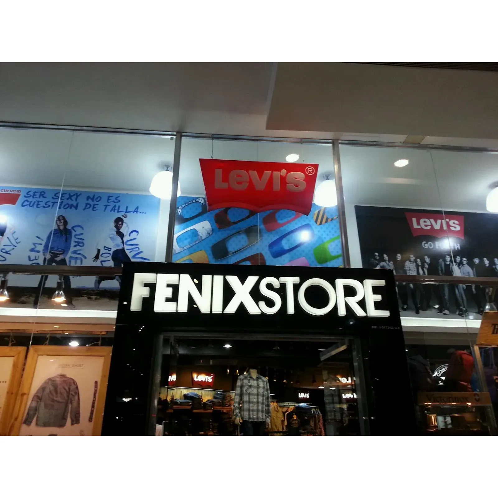 Fenix Store – Tienda Levis stands as a distinguished beacon for denim enthusiasts and casual wear connoisseurs alike, offering an extensive selection of high-quality clothing that caters to the tastes of the modern and style-conscious shopper.