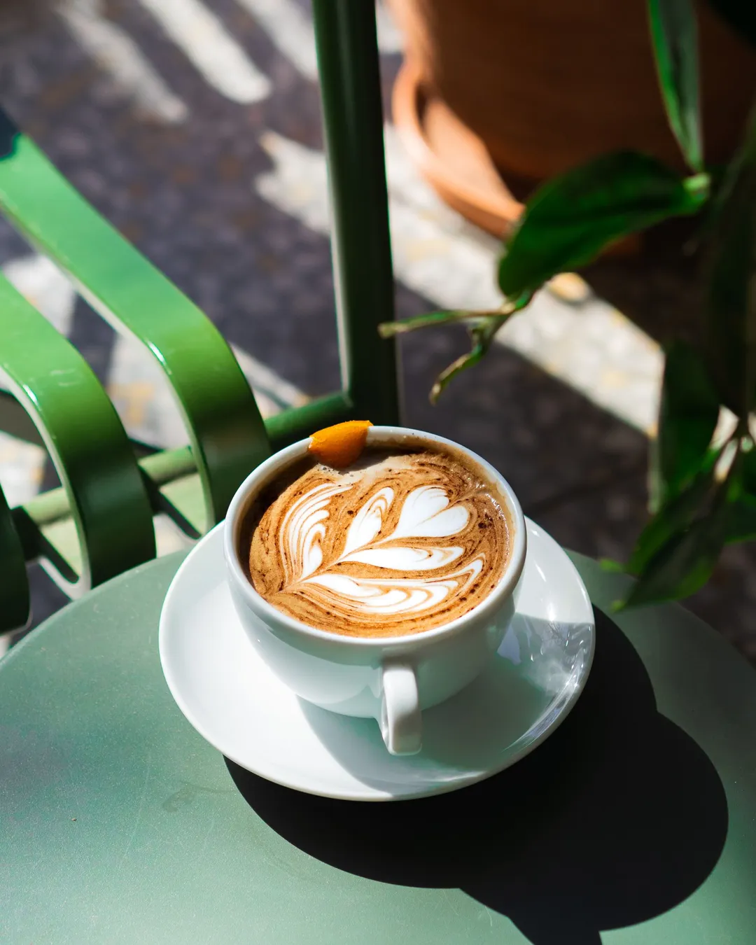 Adored for its hot, great-tasting coffee, Mañana's menu extends beyond the traditional, offering a wide array of alternative drinks to please any palate. Their swift service ensures that even in the midst of a hurried day, there is always time for a quality cup of coffee. 