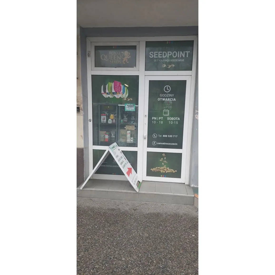 Located in the heart of Szczecin, Cannabis Szczecin stands as a premier destination for CBD aficionados and those seeking a comprehensive array of smoking accessories. Customers consistently praise the shop for its superior selection, highlighting the extensive range of products from CBD oils to pre-rolled joints.