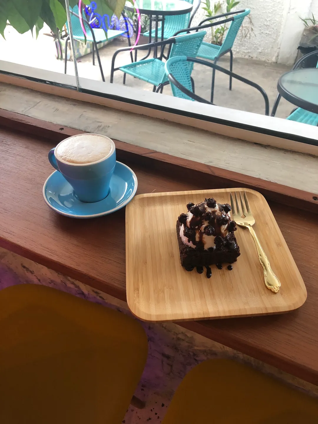 Catering to diverse dietary preferences, Duo Brew Bar thoughtfully includes options such as vegetable milk, ensuring that every guest can enjoy their coffee exactly how they like it. Moreover, gourmands with gluten sensitivities will find solace in the bar’s range of gluten-free offerings, allowing for a worry-free, inclusive dining experience.