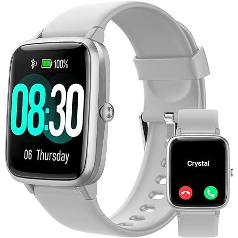 The GRV Smart Watch is a smartwatch compatible with both iOS and Android phones, allowing users to make and receive calls directly from their wrist. Designed for both men and women, it features a modern and stylish design. It also has an IP68 waterproof rating, ensuring resistance to splashes and immersion up to 1.5 meters deep.