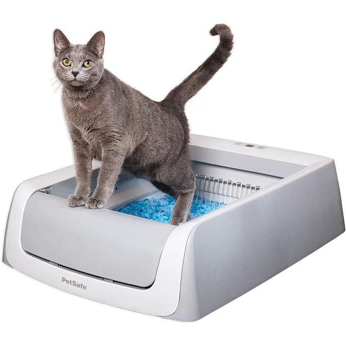 The PetSafe ScoopFree Crystal Pro Self-Cleaning Cat Litterbox is a hands-free solution for keeping your cat's litter box clean. With its automatic self-cleaning mechanism, you can say goodbye to the days of manually scooping litter.