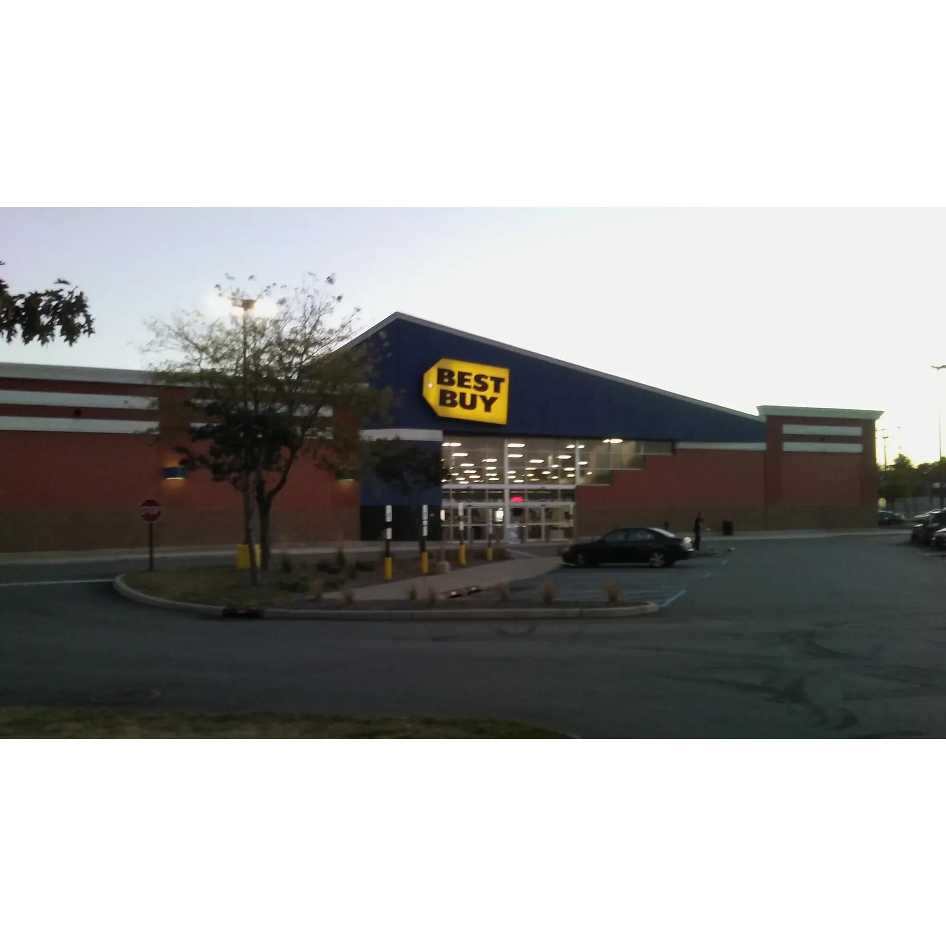 Ever devoted to providing exceptional service, Best Buy has established itself as a premier electronics retailer where customers can access a wide array of products accompanied by expert assistance. Renowned for their knowledgeable and skilled Geek Squad personnel, the store ensures that every client receives effective and dependable solutions for their tech needs. Patrons frequently express gratitude for the professionalism and proficiency exhibited by the staff, making the shopping experience both fulfilling and enjoyable.

Clients visiting Best Buy can expect highly efficient service, with experienced team members commonly resolving inquiries within mere minutes, a testament to their commitment to customer satisfaction. The helpful and friendly staff are readily available, providing timely and comprehensive support that often leaves customers appreciative of the dedication and agility in which they operate.

In times when technical support is required, the store is acclaimed for its effective warranty services, offering peace of mind and reliable repair options. Despite occasional waits, the flexibility and convenience of shopping alongside the chance to take advantage of a broad spectrum of quality electronics make it a go-to destination for those seeking superior consumer products and exceptional customer care. Best Buy remains a trusted name for consumers eagerly searching for the latest in technology and dependable support services. Description by ChatGPT.